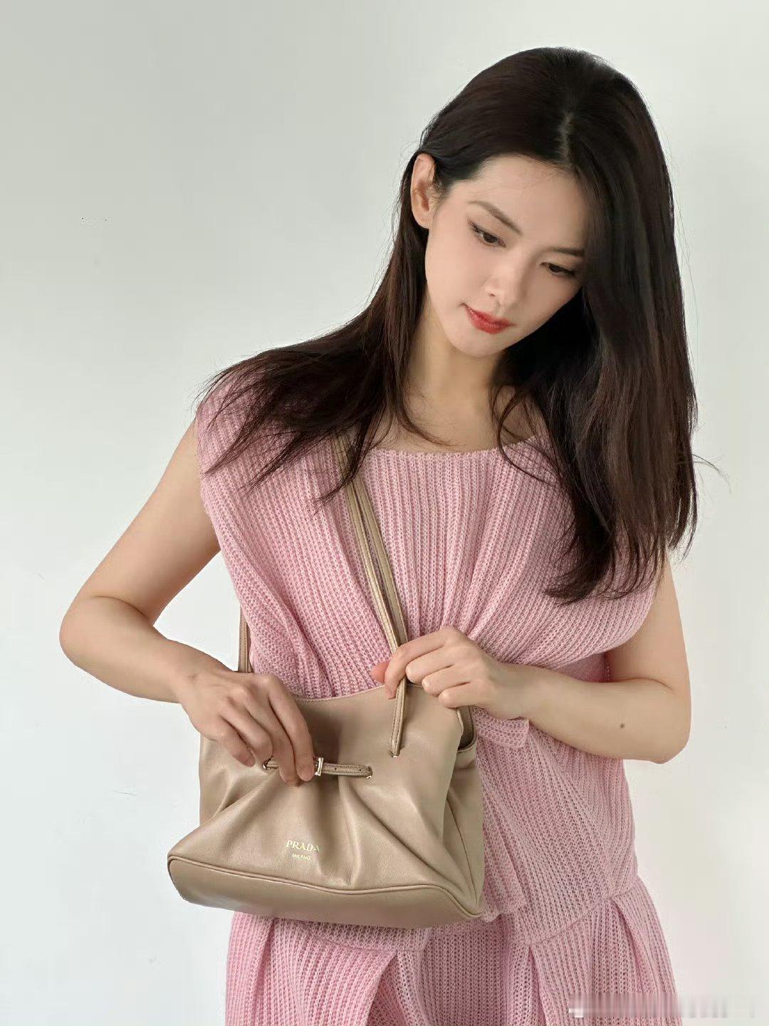 Prada品牌大使陈昊宇Prada发布陈昊宇最新品牌大片～超美[送花花][送花花