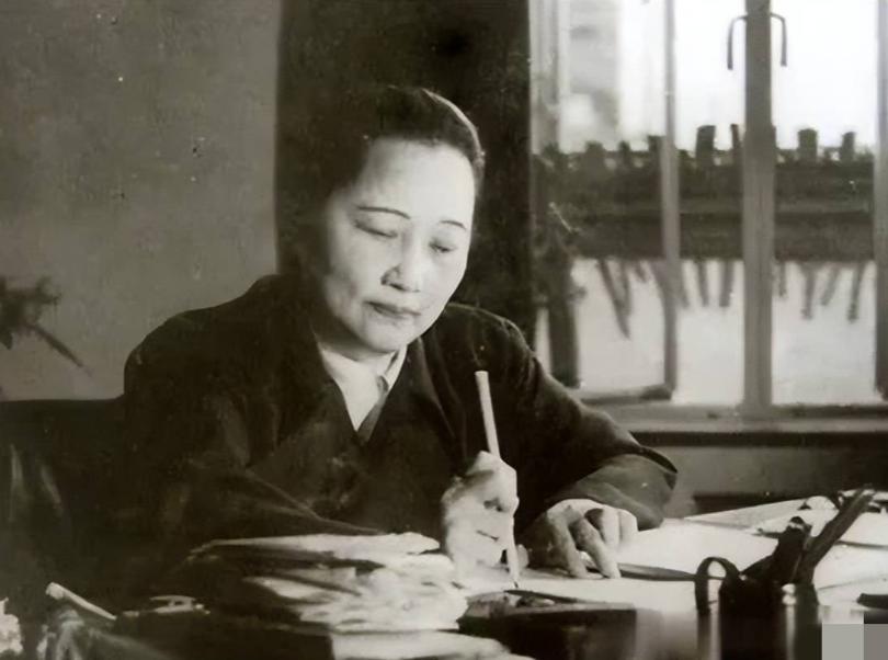 1977年，宋庆龄在她的《追念毛主席》里写道："毛主席是我一生有幸遇见的，最明智