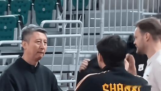 郭士强指导来山西了，考察贾明儒来了，关心老东家辽宁



郭士强指导继续考察球员