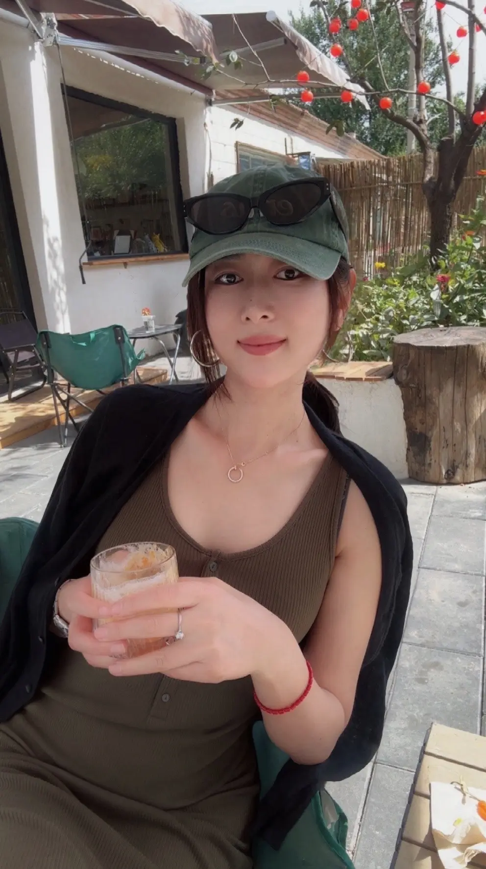 不用逼着自己成为谁，你安安稳稳做自己的样子，就已经足够耀眼！