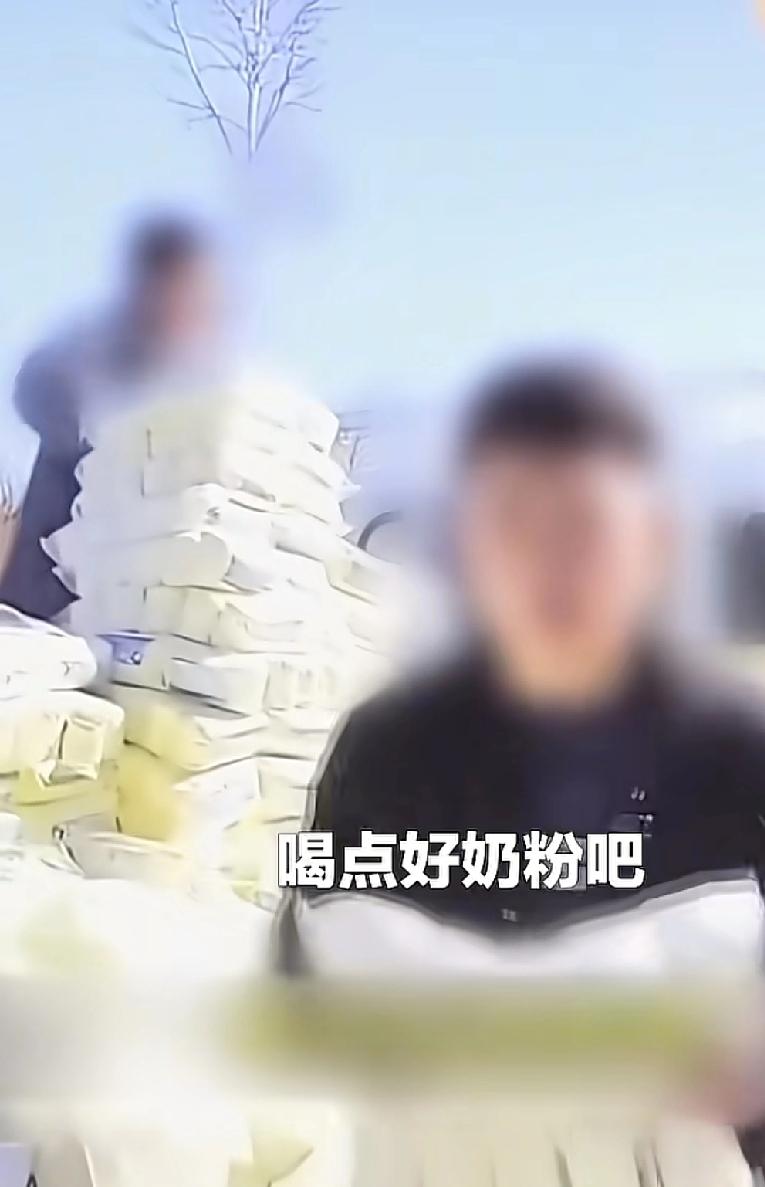 全国家长的天塌了
最近在河南，发现一个集中造假的窝点，主要是针对假奶粉，商家用淀