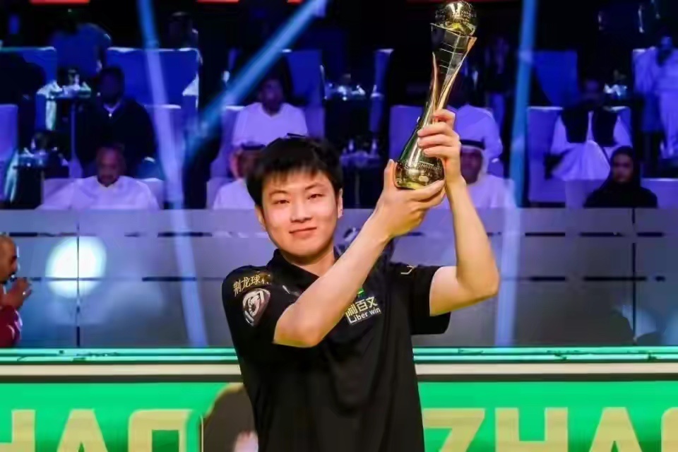 11月22日上午突发！赵心童逆袭夺冠，连克小特罗伯逊创神迹11月22日上午，斯诺