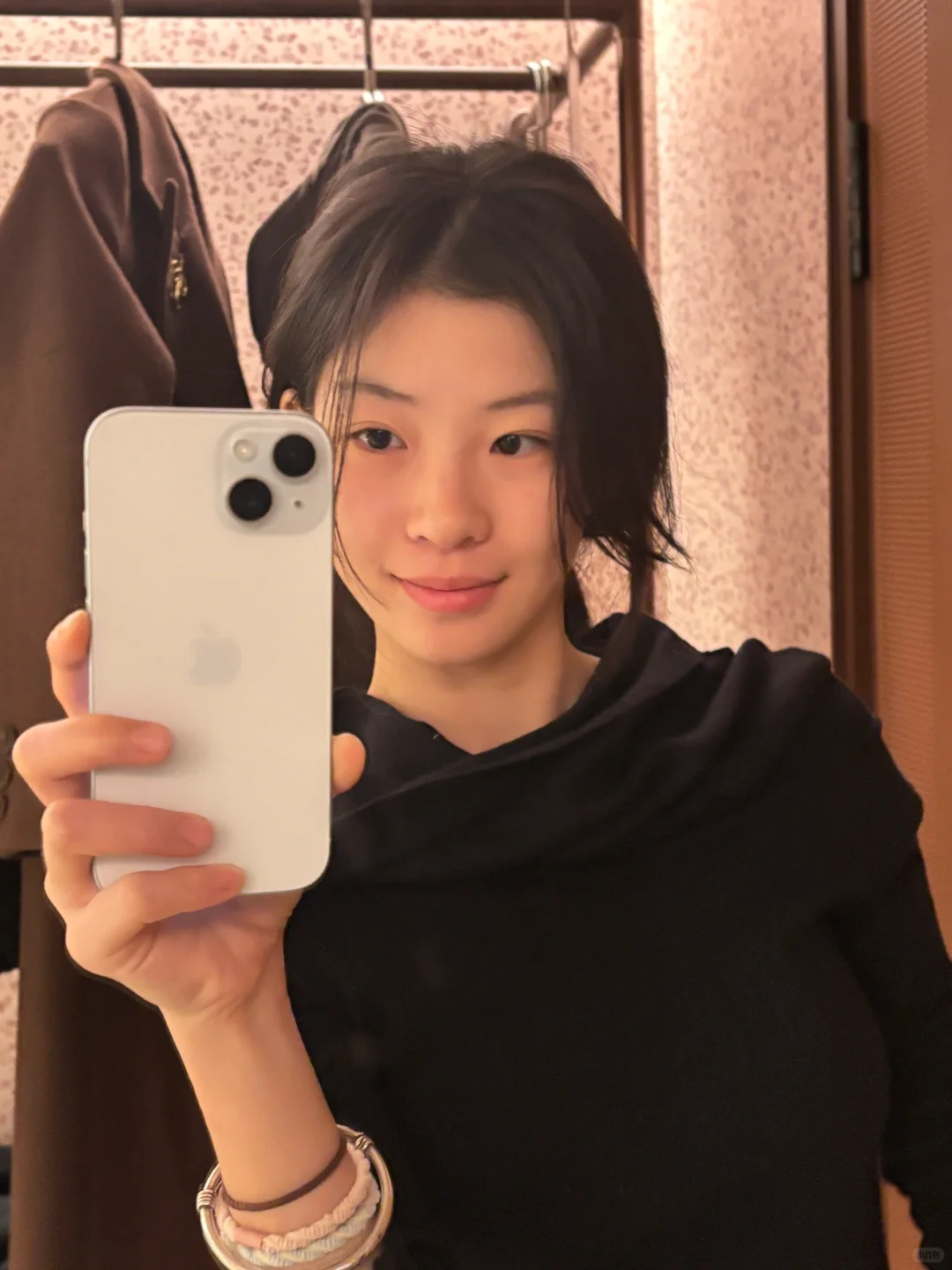 正脸侧脸两个人