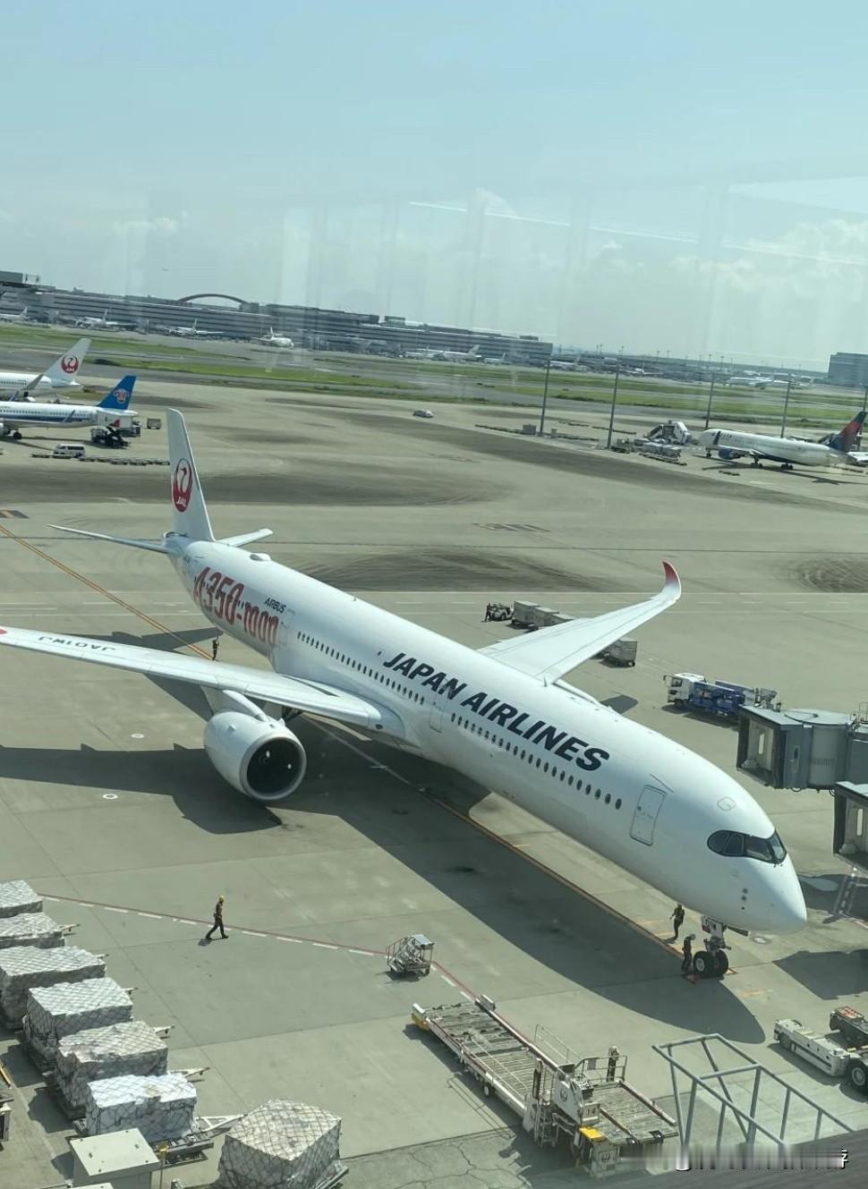 别搞事啦！中国不让咱们的飞机过过境，叫咱们航空公司走哪里？日本航空大佬忍不住啦。