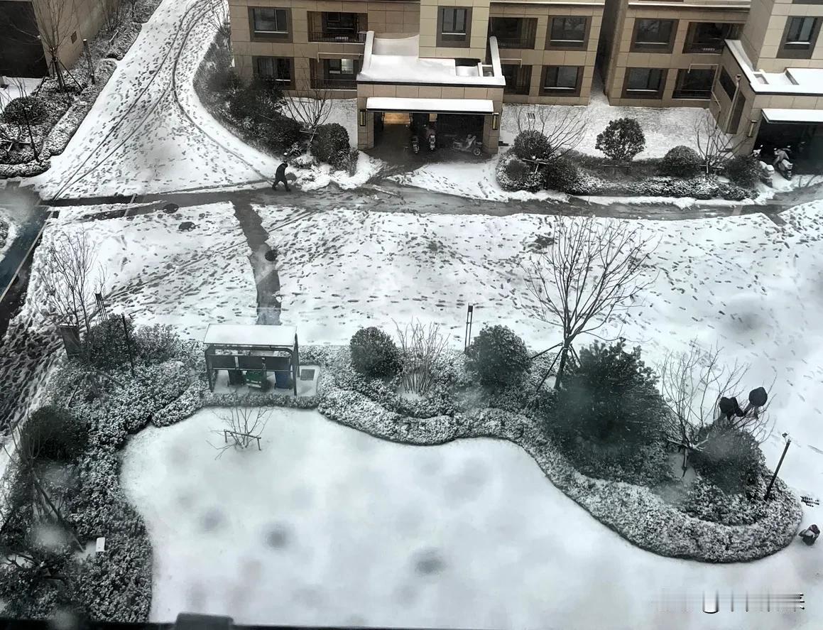 3月2号，天气预报说今天的济南，小雨转中雨转小雪小雪转暴雪，这预报说出来，有很多