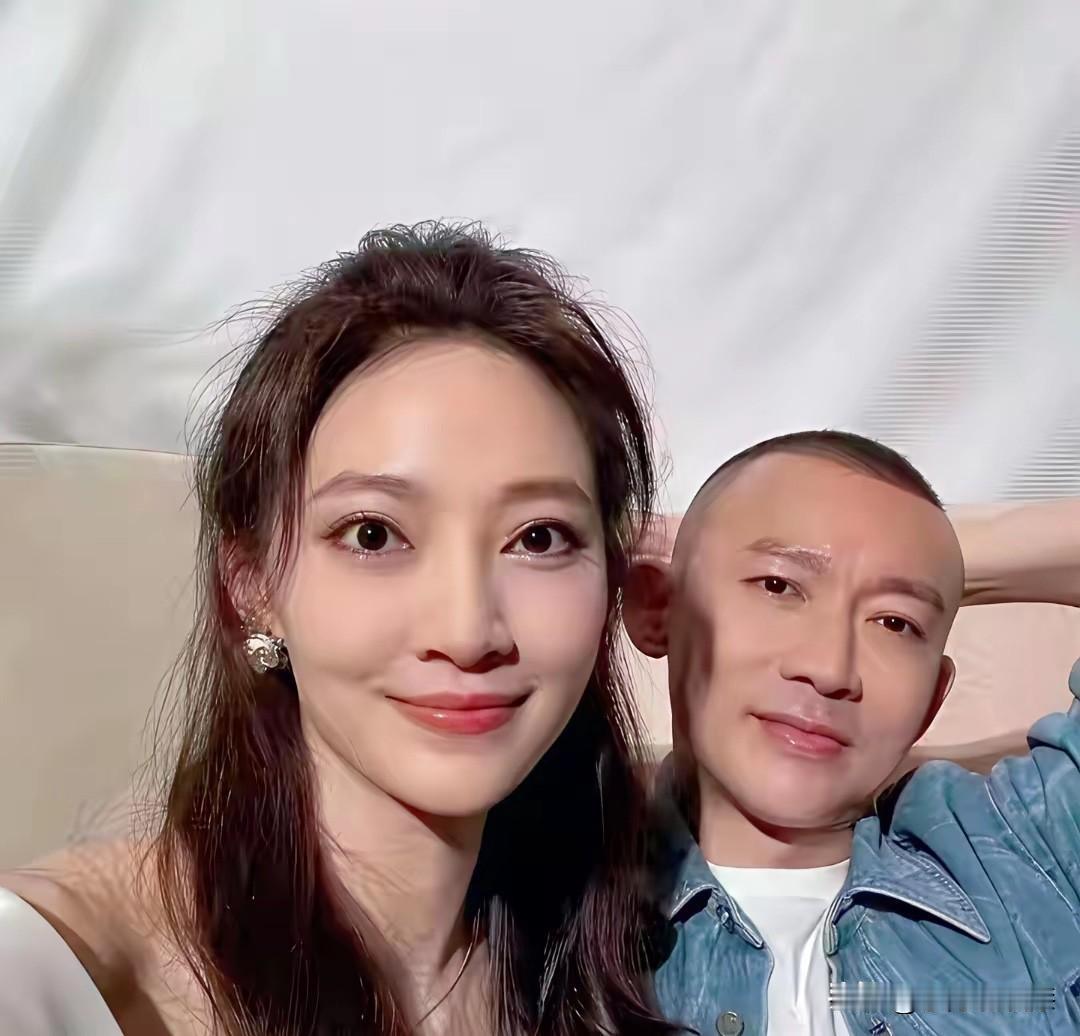 演员的老婆都这么漂亮吗？
聂远在男演员里肯定不算出名，他都能娶上这么漂亮的女人，