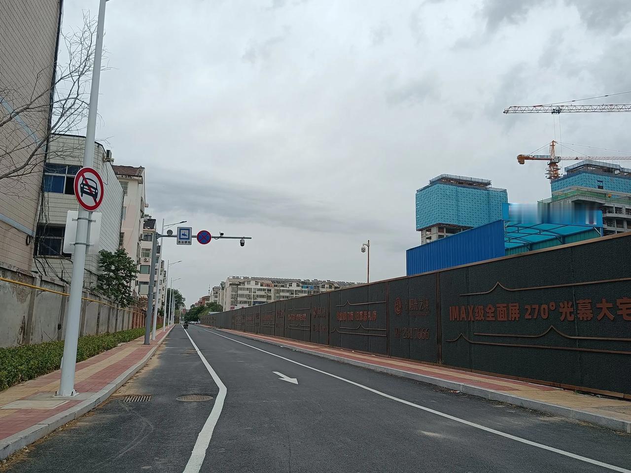 德州新开了一条道路，就在天衢路上，八一小区以东，阳光艺境小区以西，向北方向，往北