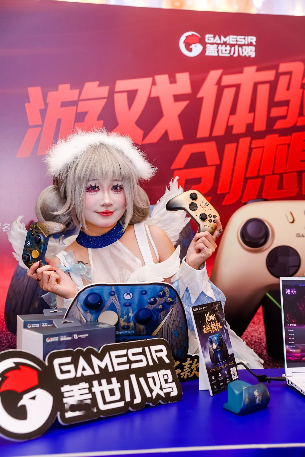 2025全民电竞嘉年华作为一场电竞盛会吸引了许多玩家现场观赛体验，电竞装备“军火