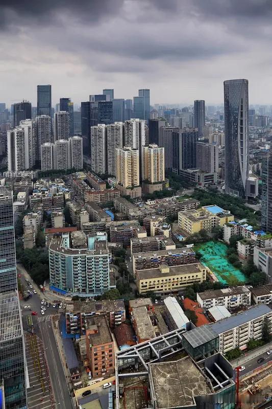 【再劝一次！外地人别来成都买房了！买错一套，套牢一生！】

现在在成都买房，买错