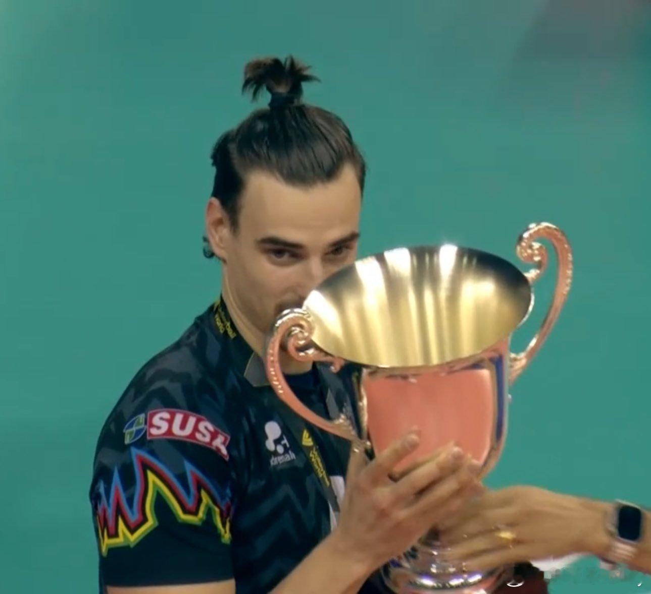 詹内利赢得职业生涯第7个大赛MVP：2014年 - 👑 意超联赛MVP2021