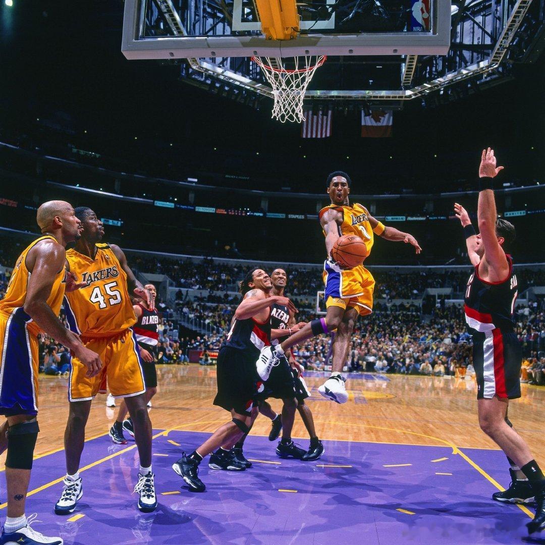 Kobe Bryant 下面的动作是？  cr：Autohao 