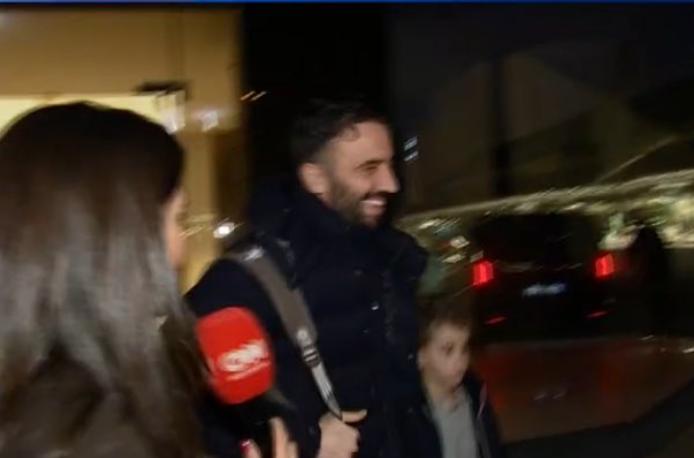 回到葡萄牙的阿莫林，这叫一个开心啊..
不过想想也是，不用想那些糟心事了，然后又