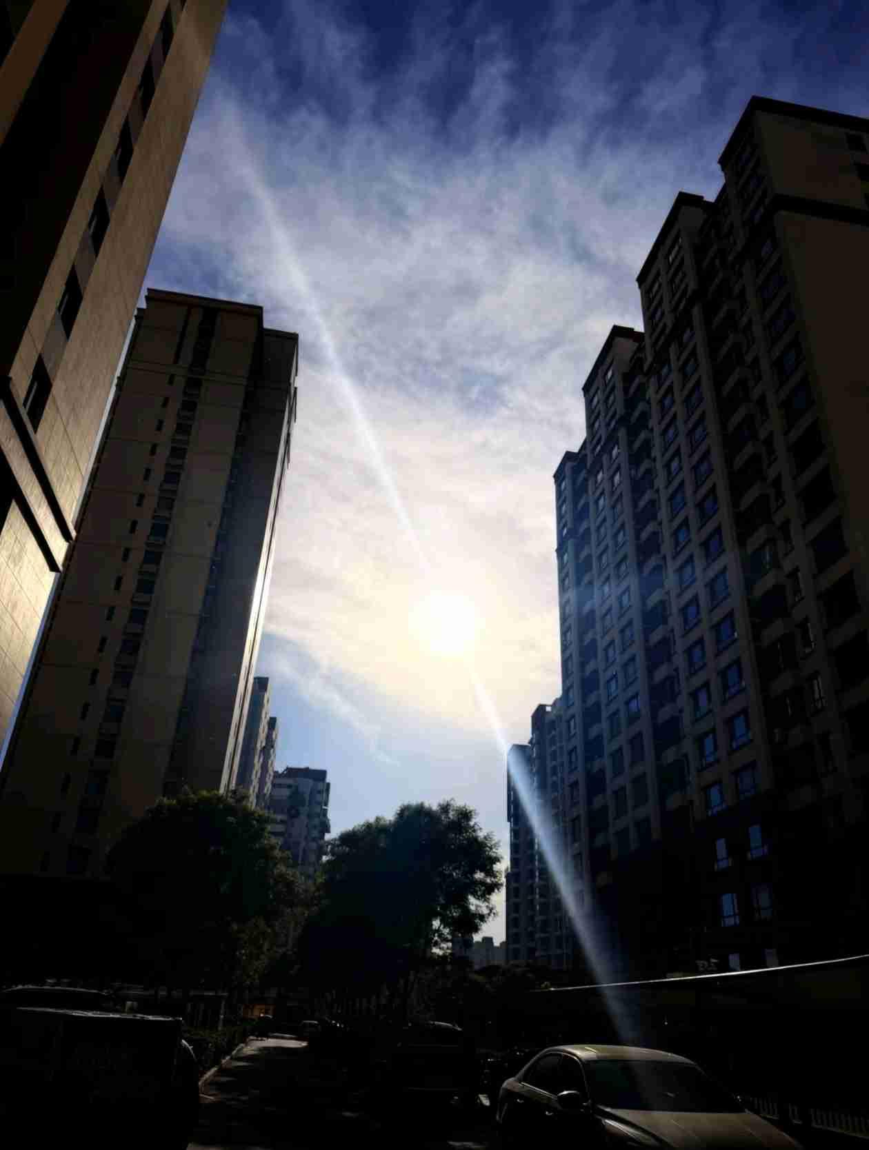 我的今日状态：😁轻松愉快
我这里的天气：☀️晴天



「今日天氣」
我们终究