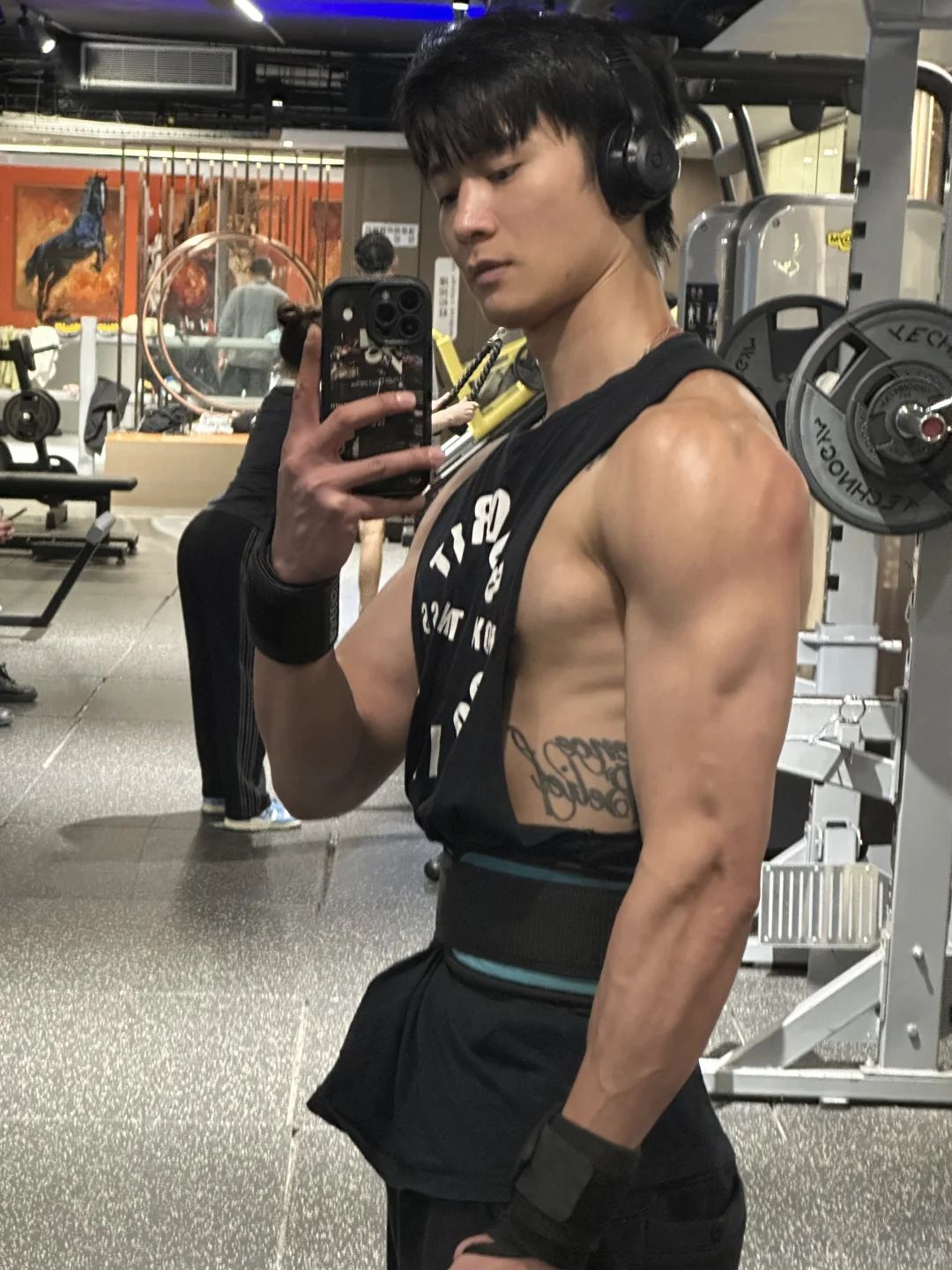 自然健身真的肩膀不能外翻