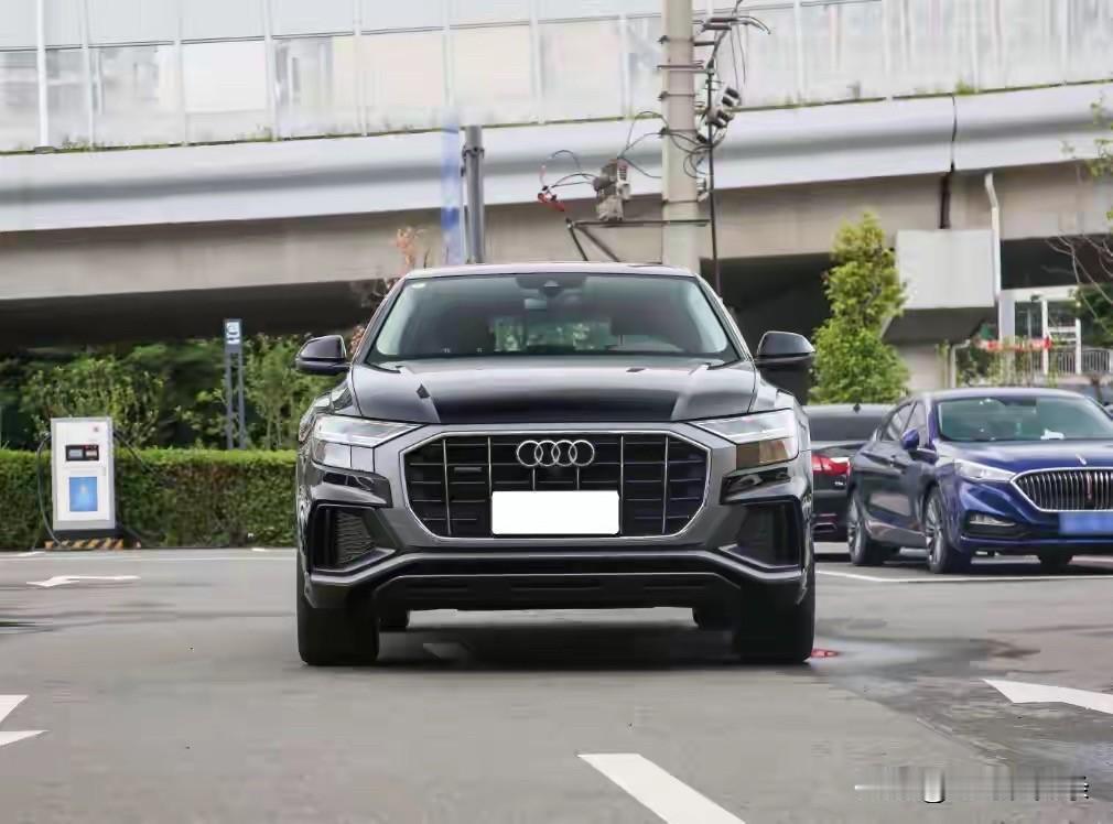 准备买奥迪Q8去郊游或旅游，这选择太明智了！八月去新疆自驾游，奥迪Q8就是绝佳伙