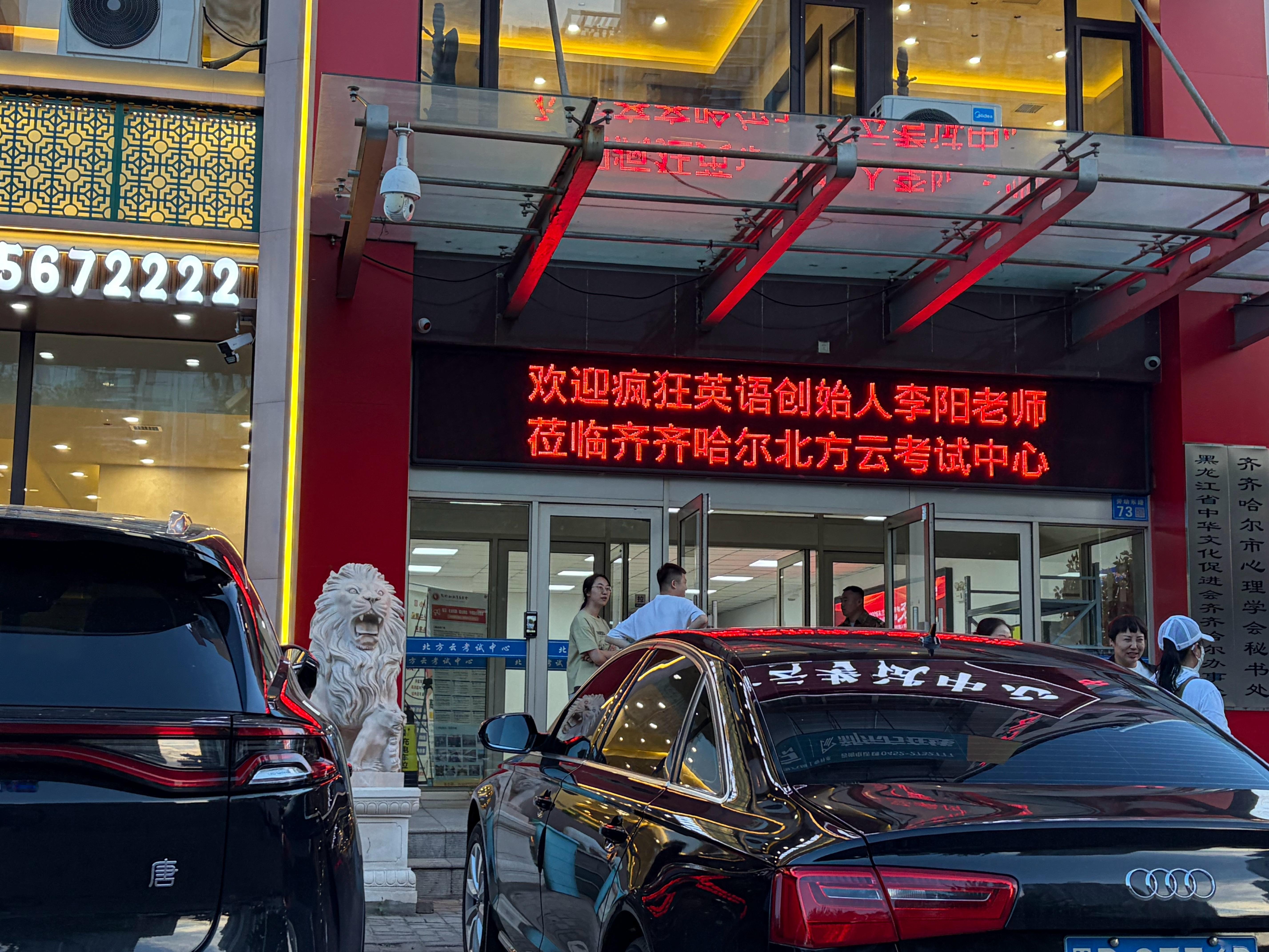 这个家暴男在招摇撞骗 