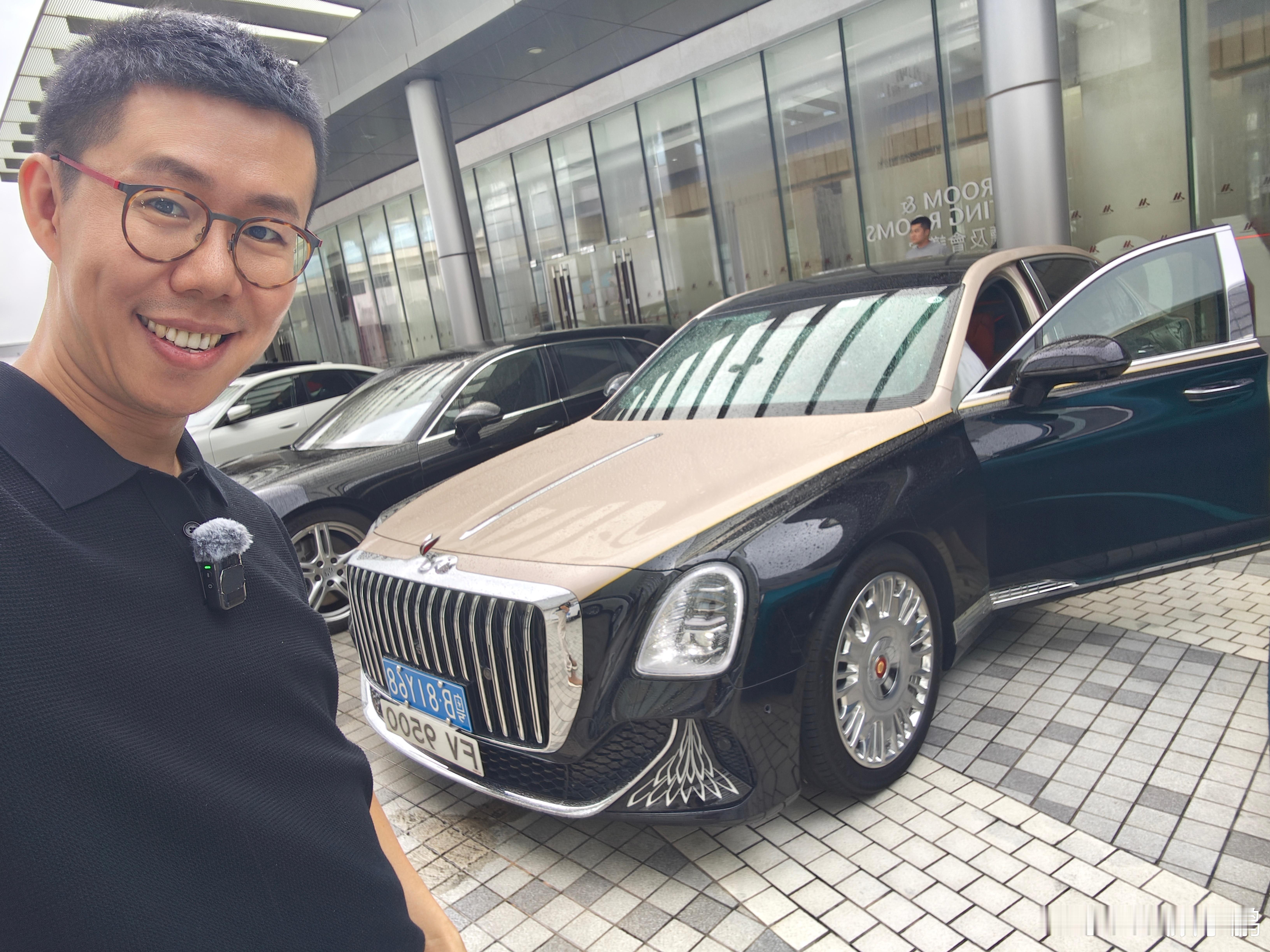 这是我今天在香港的座驾，怎么样[微笑]  ​​​