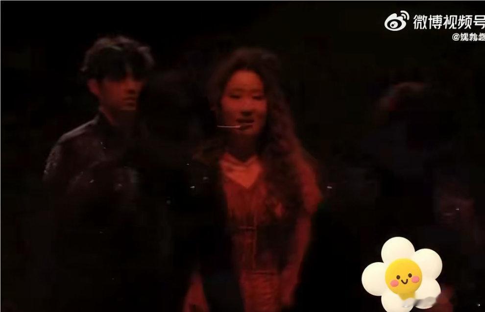 锤娜丽莎这段完播率100% 不是吧不是吧，还有人没看锤娜丽莎这段“封神”舞台？唱