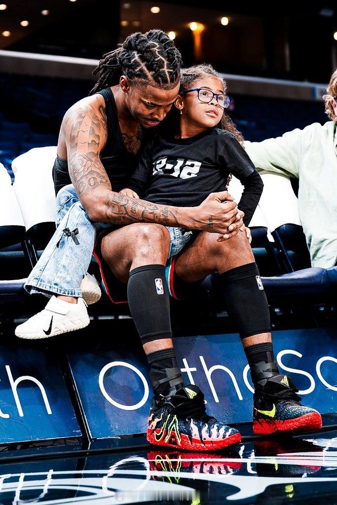 莫兰特和女儿小凯莉，这个男人好帅啊…莫兰特复出莫兰特爵士vs灰熊