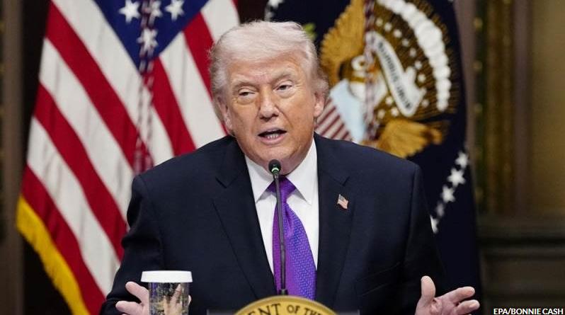 特朗普呼吁伊朗军队“放下武器”
特朗普周四呼吁伊朗军方成员“放下武器”。
特朗普