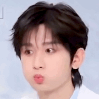 这个表情我可以循环一直看！！不过也更期待27号成毅x珂润直播现场有更多可可爱爱的