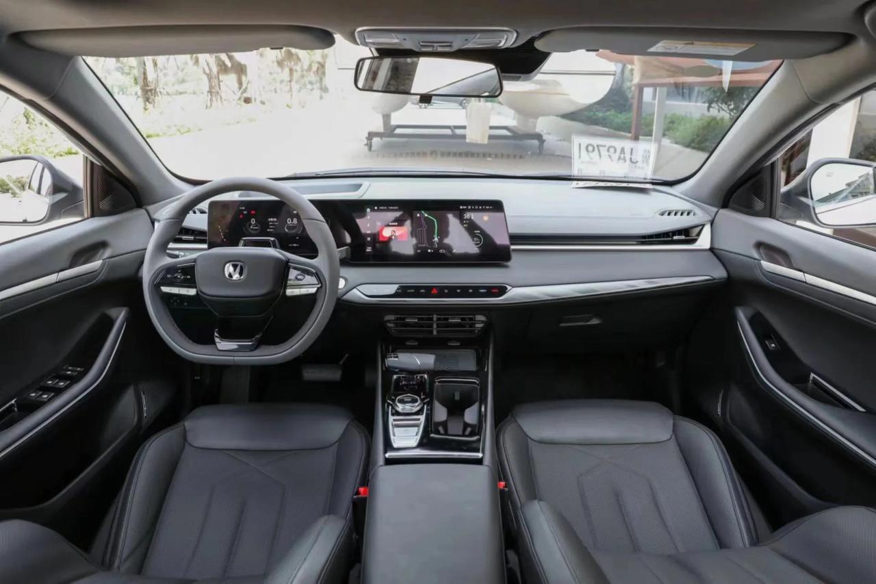 逸动VS逸达VS锐程，你最pick哪款？
某一季节，我和几个朋友在杂货店门口，打