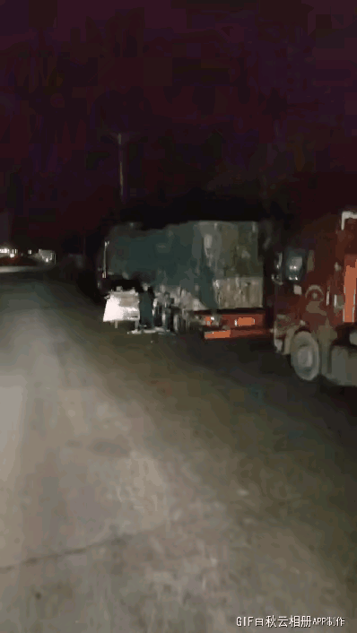 都大半夜了，大爷还在卸货？