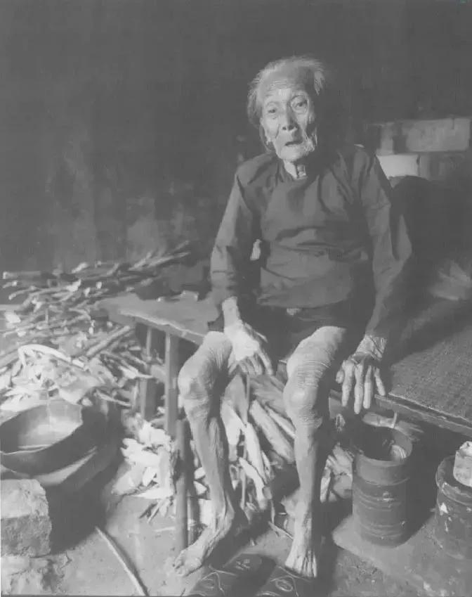 1939年，19岁的林石姑被日军推进洗澡房，汉奸坏笑着说：“你的福气来了，皇军看