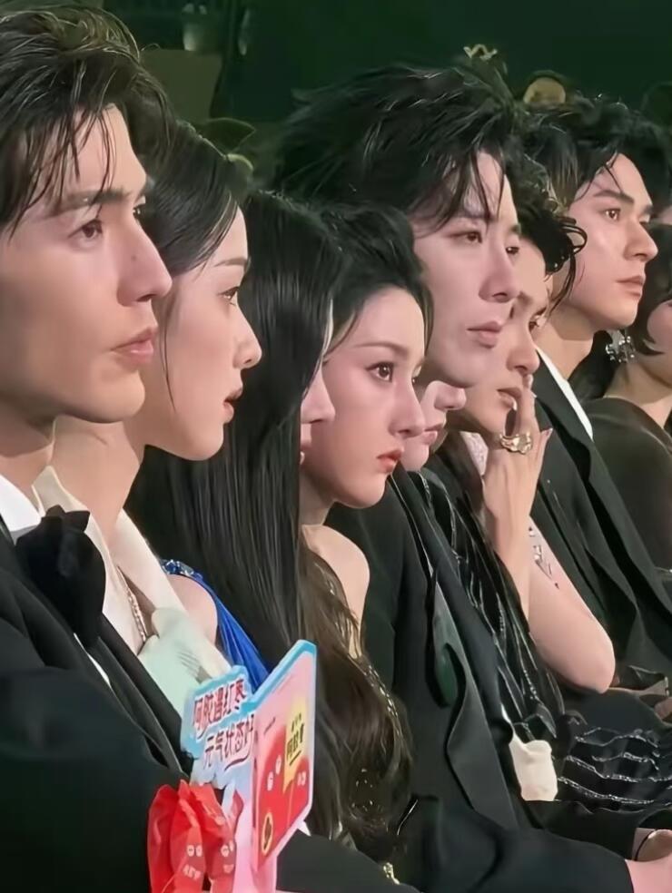 这排鼻子没一个塌的 