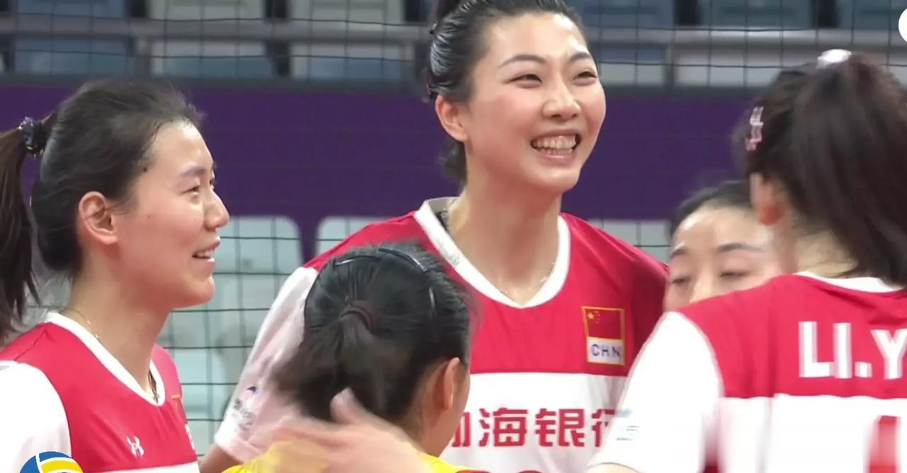 女排世俱杯季军战
中国天津——巴西海滩
第二局，天津女排一度以13：15落后，在