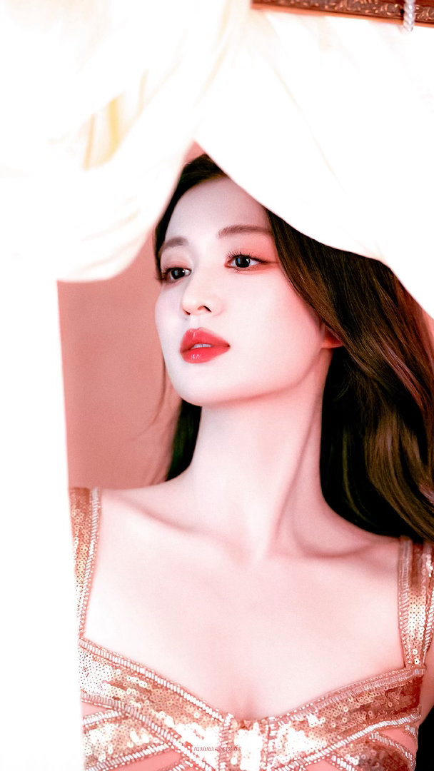 王楚然美到我词穷了温婉又大气，知性且灵动，多种气质在王楚然身上完美融合。如同春风