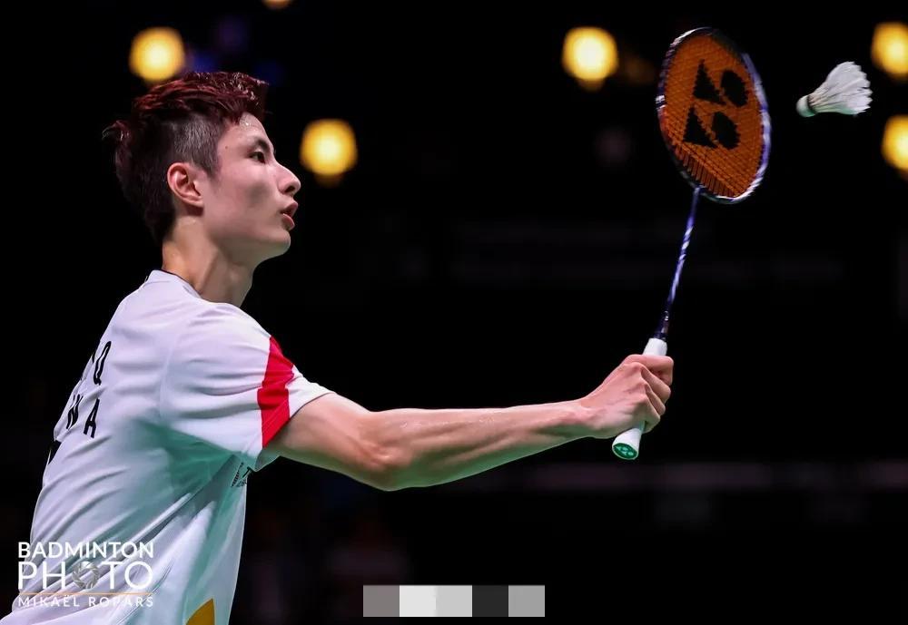 

 
石宇奇（中国）2-1 伍家朗（中国香港）
(21-7 14-21 22-