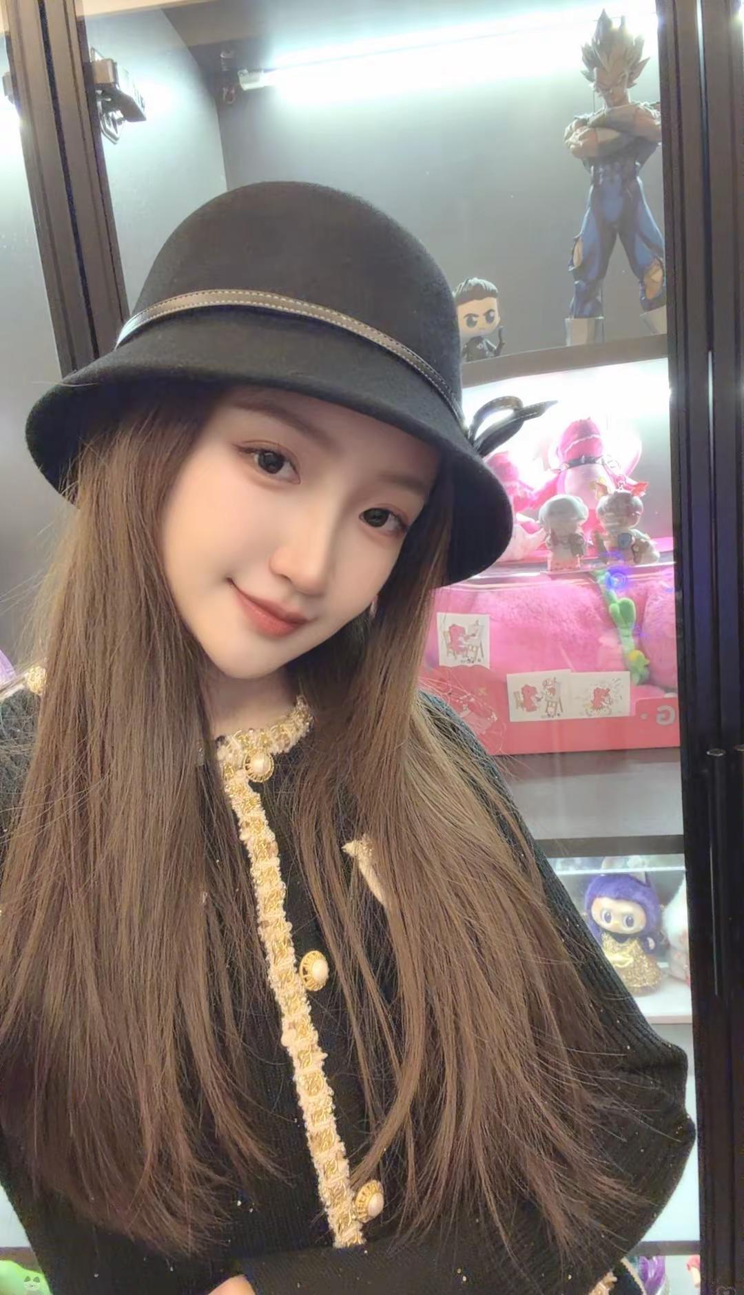 盈盈赴暖，事事舒然。带着好的心态，奔赴那些温柔的人与事，生活里的万事万物都能慢慢