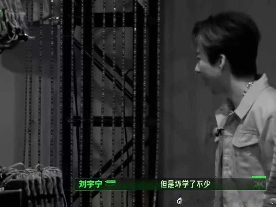 丁程鑫OMG你吓到金靖了刘宇宁说丁程鑫胆子没变大但学坏了开始推理吧 小丁现在胆子