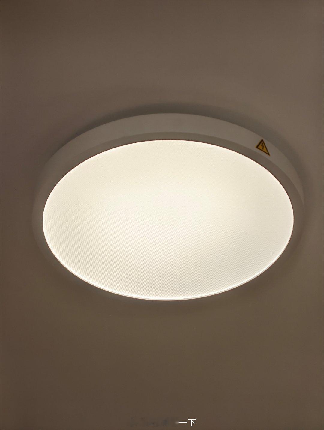 我的米家吸顶灯已经安装完毕，家里的小米生态产品还是挺多的。 