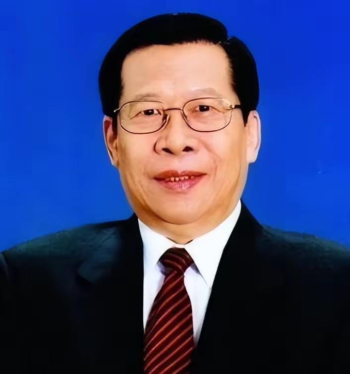 1993年，时任中央电视台台长的杨伟光，在没有上报的情况下，擅自做主在《新闻联播