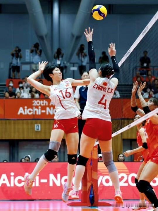 本届亚运会三大球最终排名(前四名)，中国女排守住唯一金牌。
⚽男子足球
🥇韩国