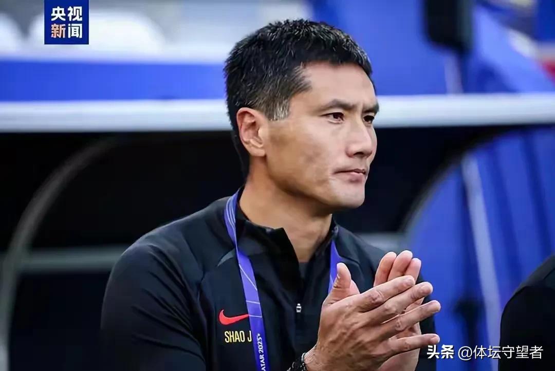 如果能重新选择一次，国足主教练从邵佳一和郑智二选一，你会选择谁？
1，郑智：中国