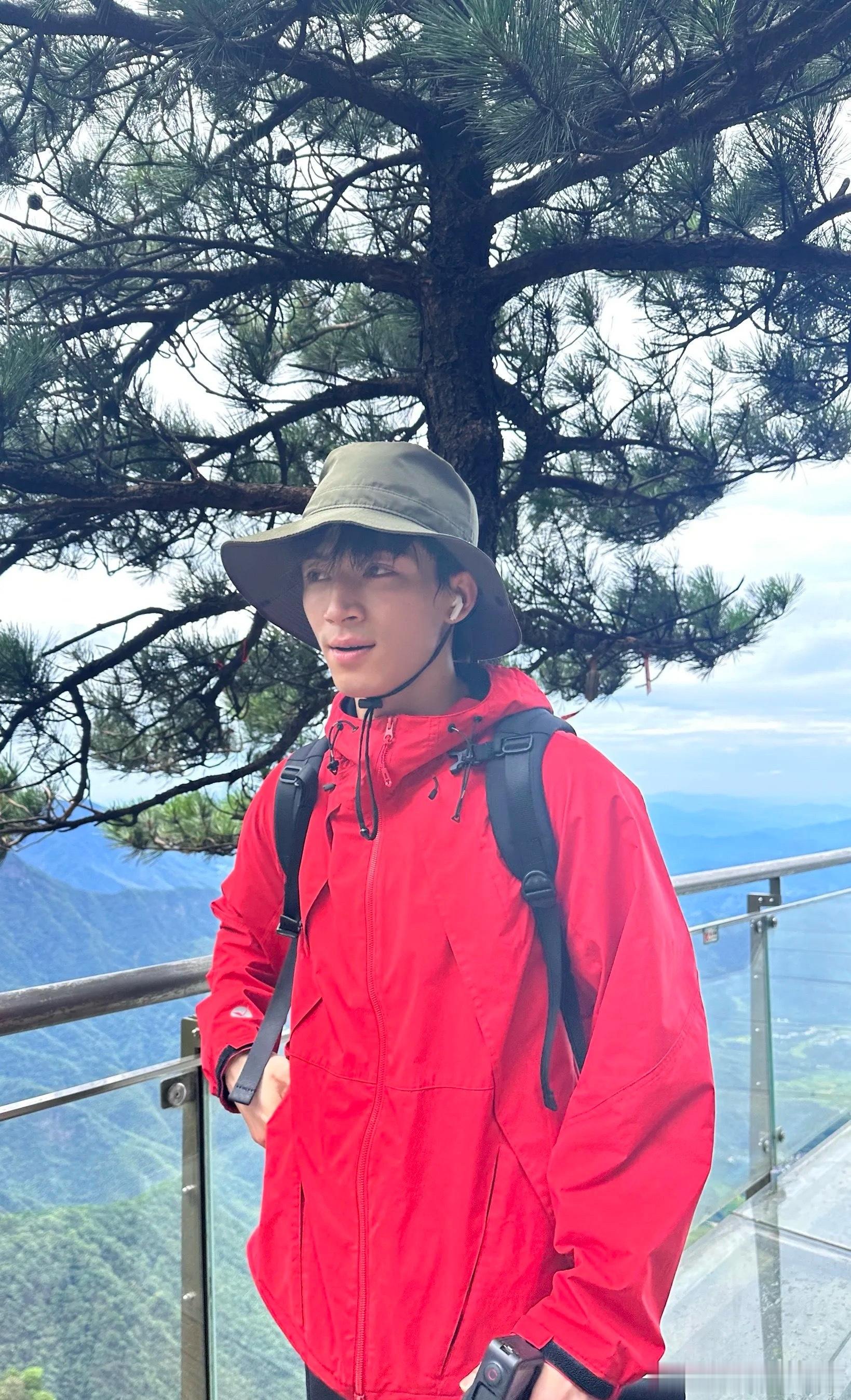 王星越素颜路透，褪去明星光环，这个是最真实的☪️了 ​​​