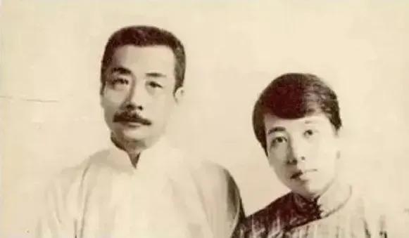 1968年，许广平突发心脏病住进医院，临终之际，许广平拉着儿子周海婴的手，流着泪