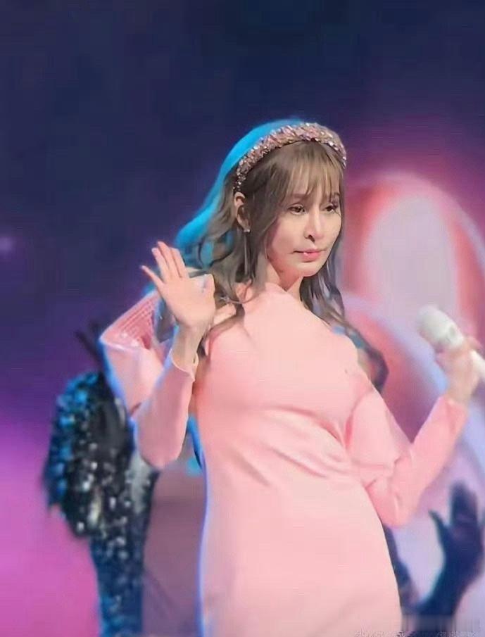 没开美颜的王心凌，还是男性杀手吗？ ​​​