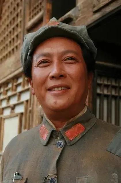唐国强演了几十年的伟人，观众吵了几十年″像不像"。有杂音很正常，还有人天生的犟性