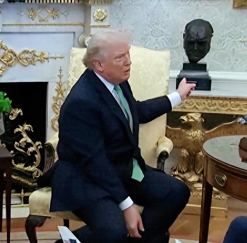 美英这对百年铁杆盟友，这回算是把矛盾摆到台面上了，特朗普直接开喷英国首相斯塔默只