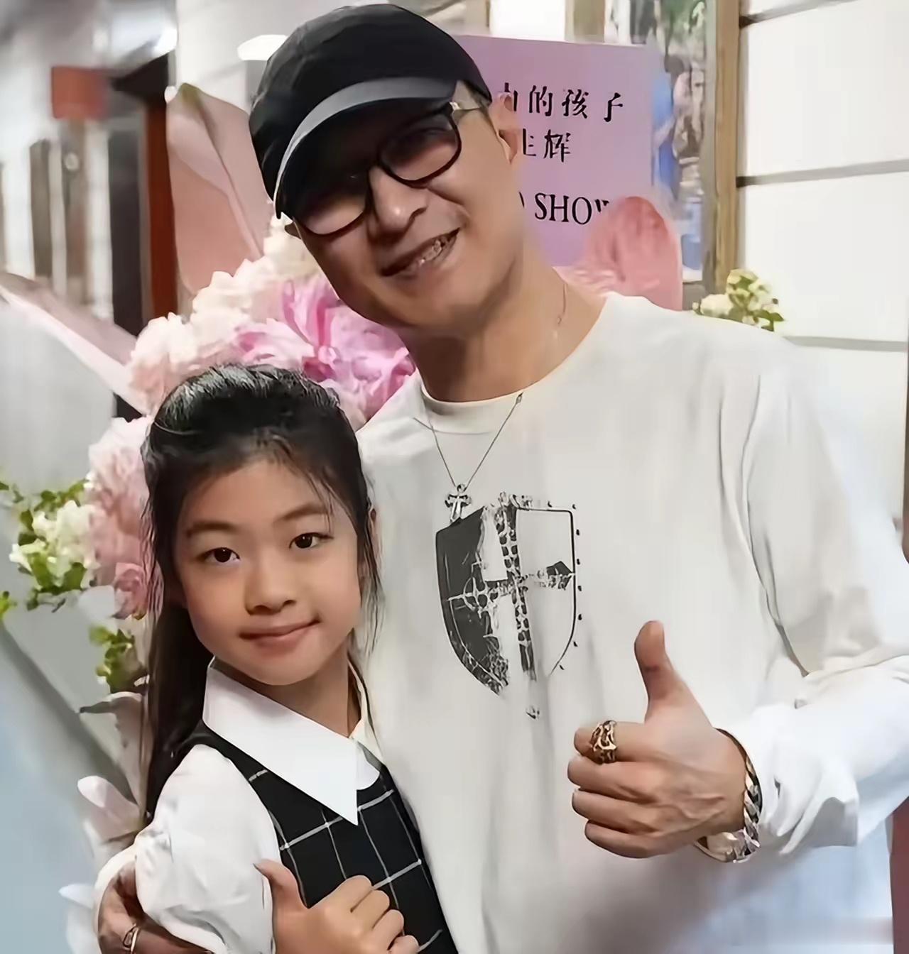 55岁的汪峰，看完他的十岁女儿开独奏音乐会了，给所有想让孩子走艺术路的家长提了个