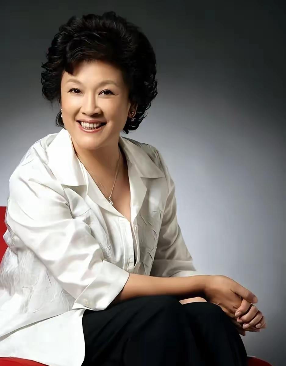 1951年2月17日，宋春丽出生于河北省衡水市冀州区，父亲是朴实工人，母亲只会务