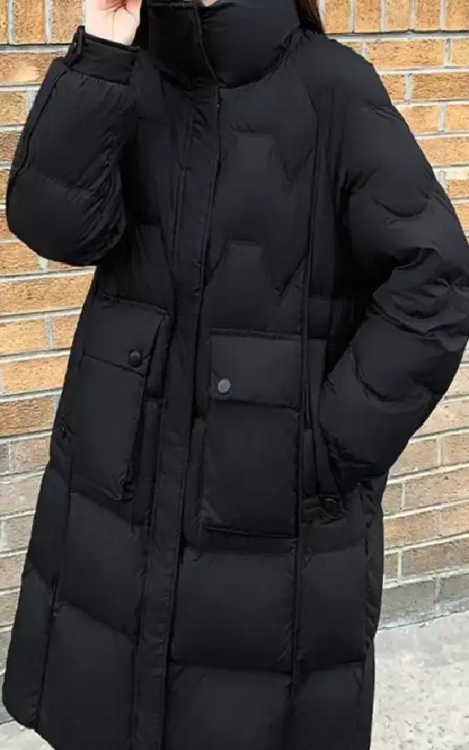 妹妹一年一件两百块羽绒服，图个新鲜。
 
洗两次就瘪，毛钻得满身跑，冬天风一吹透