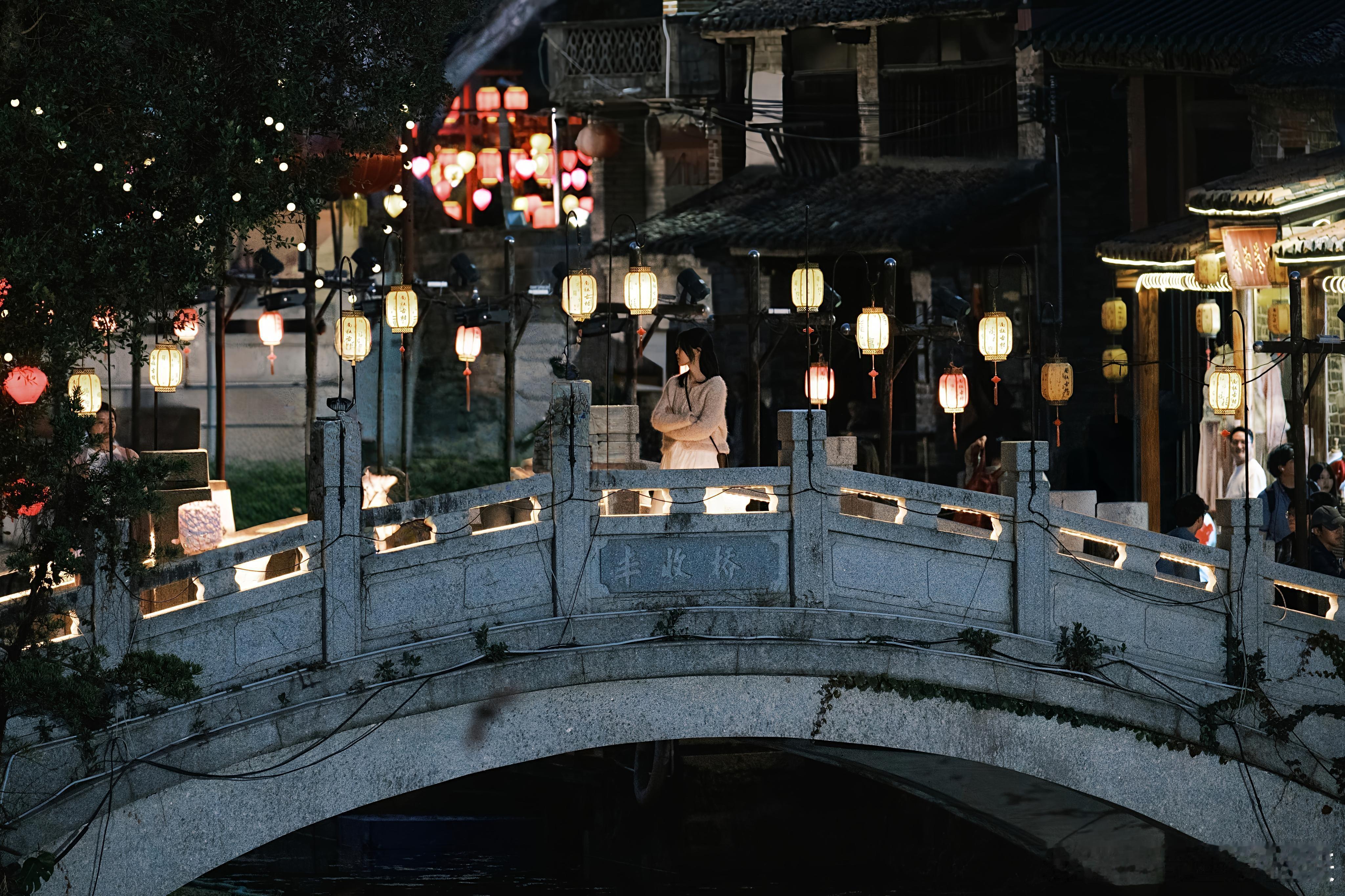 杨超越董思成一对萌萌人 两个人的气质真的太贴合了✨，温柔又软萌，互动自然不做作，