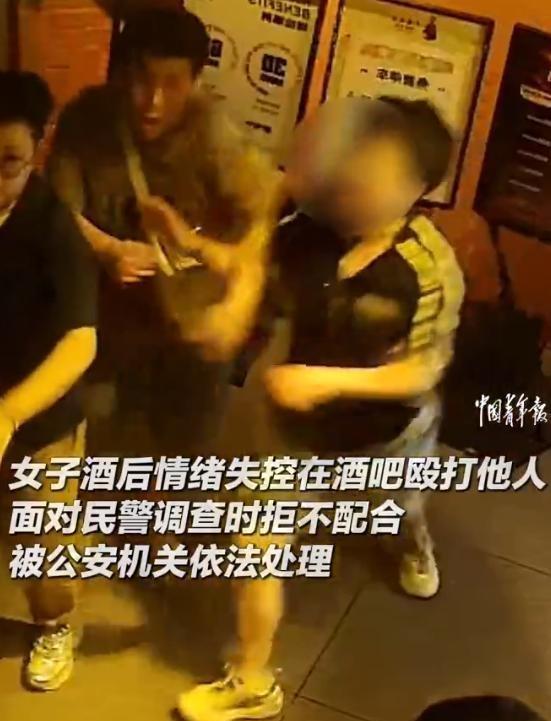 酒是好东西，但三杯马尿下肚，脸红脖子粗之际，心里的闸门往往就不牢靠。有人在酒吧里