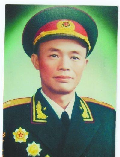 1984年，北京301医院的病房里，一位73岁的老人拿起笔，在生命最后时刻留下了