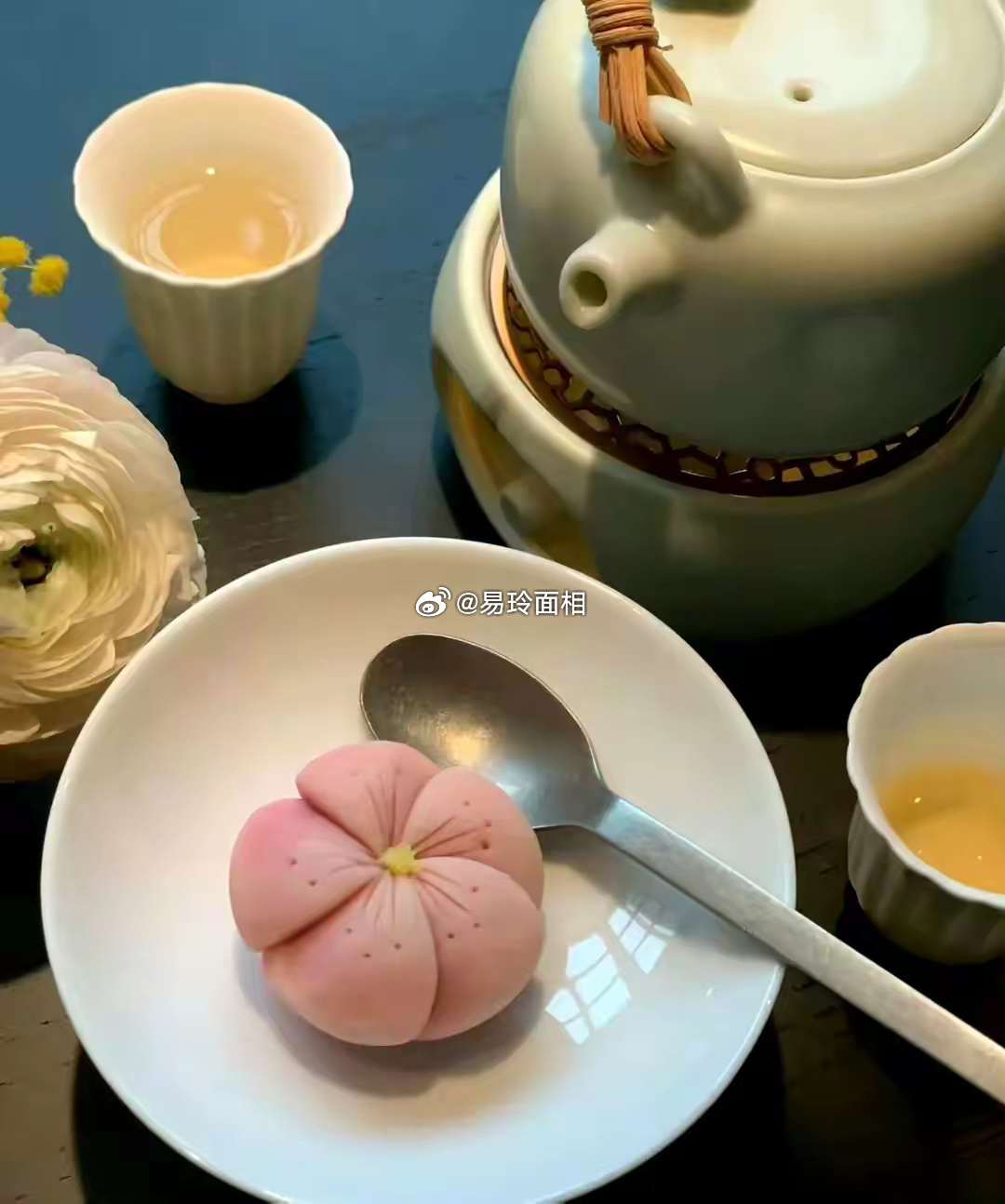 其实天秤座的人拥有的强烈占有欲是比较正常的那一种，因为他们只不过是不想要让别人去